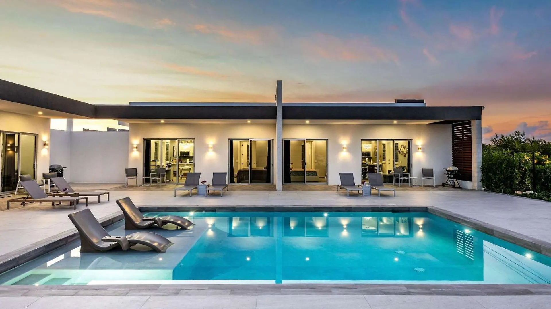 Romantic Escape, Walk To Beach, Pool, Hammock Long Bay