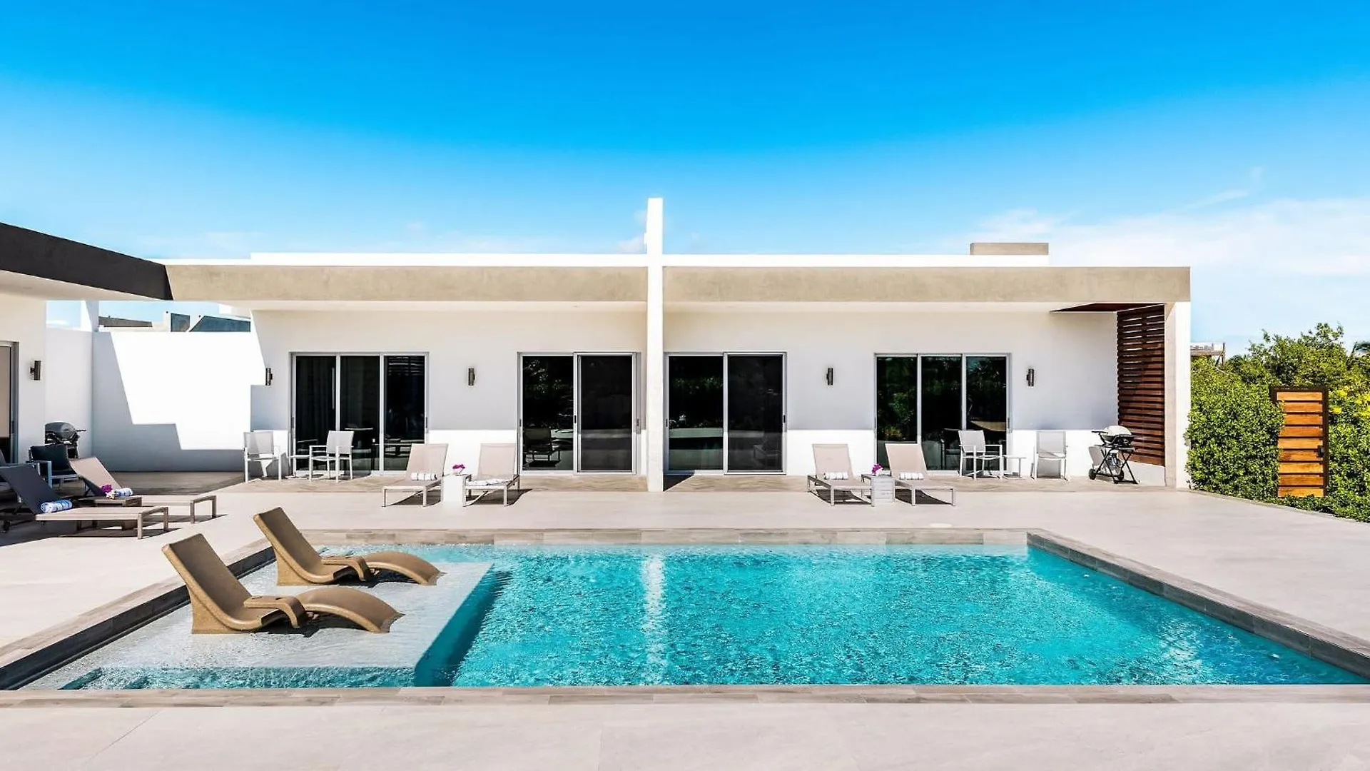Romantic Escape, Walk To Beach, Pool, Hammock Long Bay